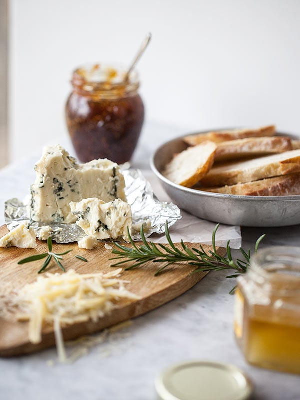 Fig and Cheese Crostini || FoodieCrush.com