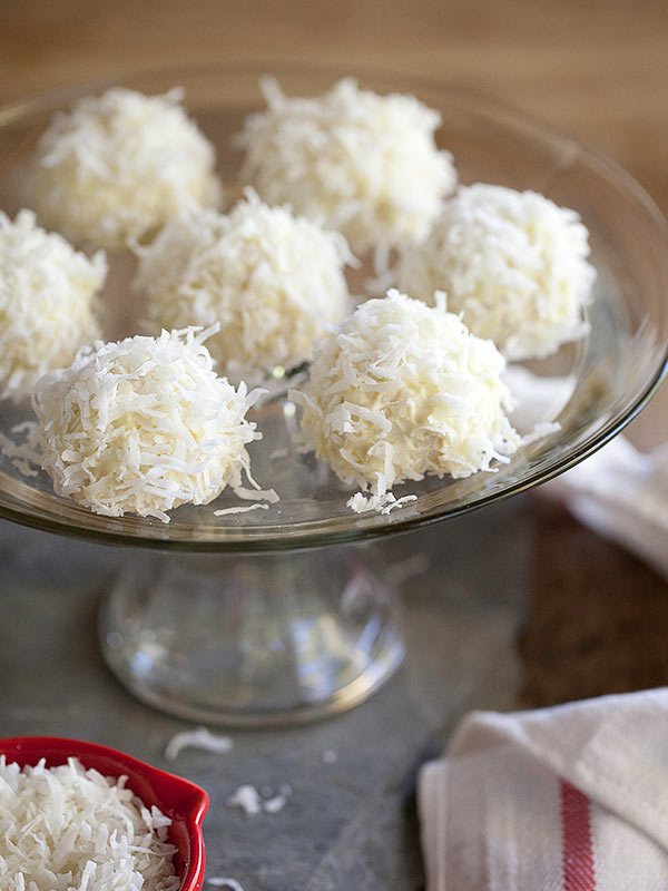 Coconut Snowball Cookies || FoodieCrush