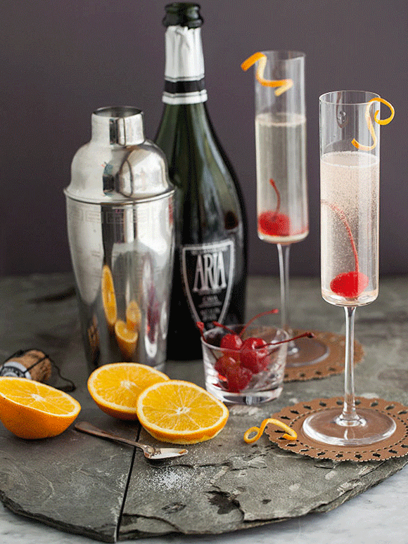 French 75 Cocktail || FoodieCrush