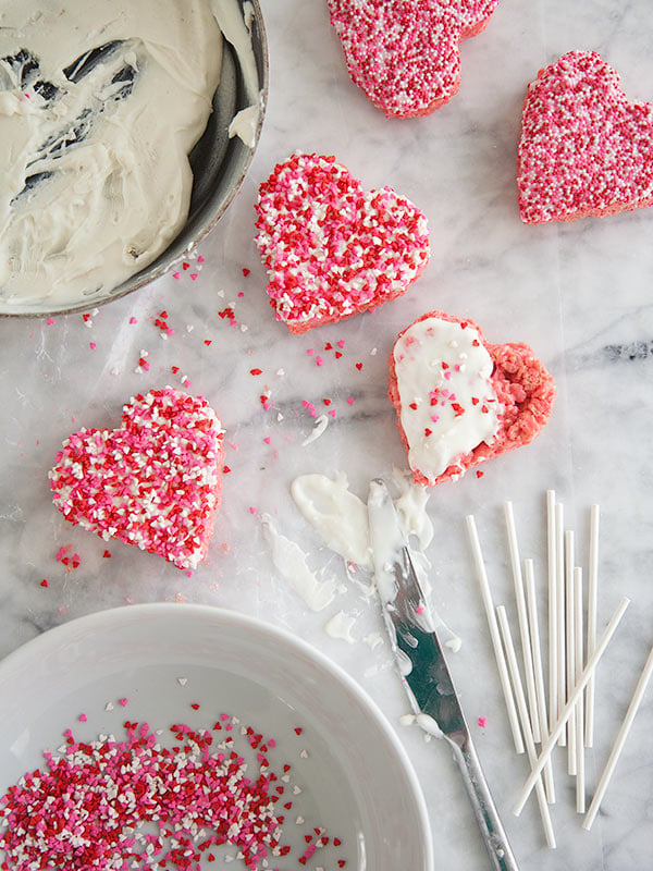 Rice Krispie Valentine Treat || FoodieCrush