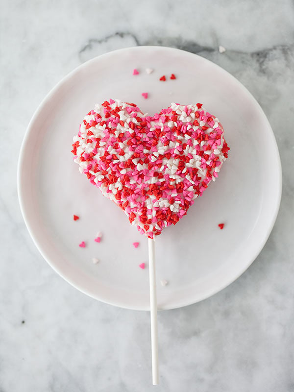 Rice Krispie Valentine Treat || FoodieCrush