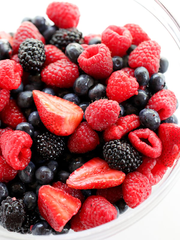 fresh berries in bowl for berry pie