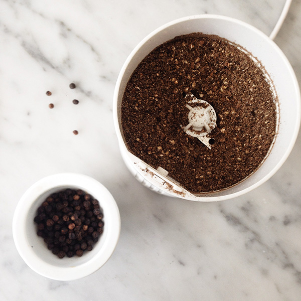 Grind black peppercorns in the coffee grinder