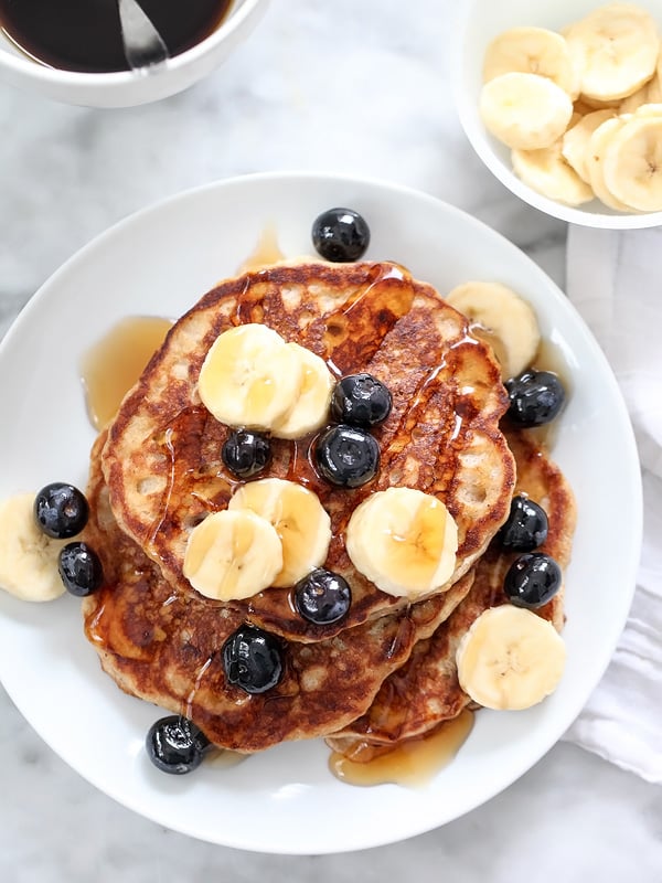 Les meilleures crêpes au pain aux bananes |  foodiecrush.com #easy #mix #babeurre