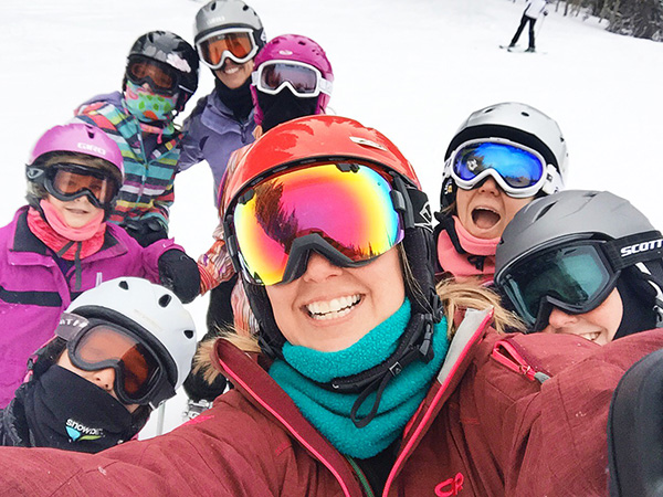 mama-daughter-ski-date