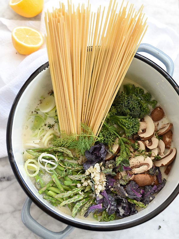 One-Pot Skinny Pasta Primavera | foodiecrush.com #healthy #recipes #easy #creamy #sauce #vegetable