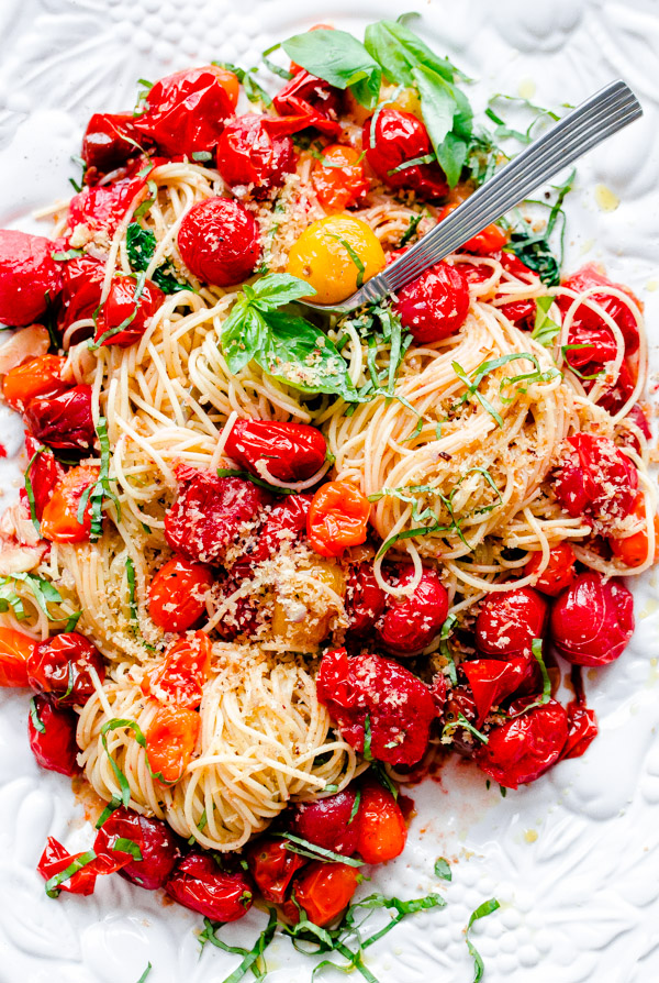 Spaghettini with Roasted Tomatoes, Fresh Basil, and Toasted Garlic Breadcrumbs Blogging Over Thyme | foodiecrush.com 