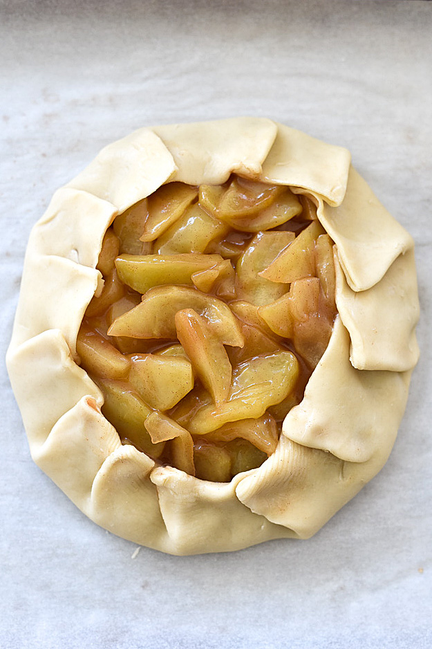 Quick-Rustic-Apple-Tart-with-Oatmeal-Crumble-foodiecrush.com-27