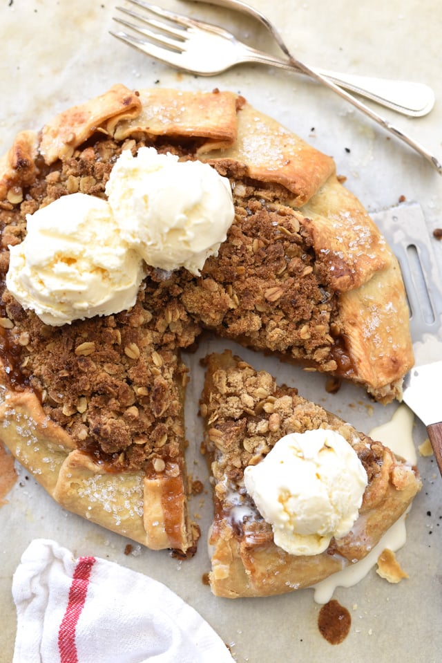 Quick Rustic Apple Tart with Oatmeal Crumble | foodiecrush.com #rustic #recipe #easy #sweets