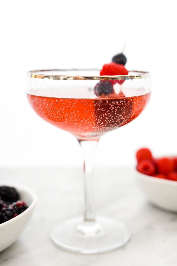 Sparkling Elderflower Fizz Cocktail | foodiecrush.com #recipe #cocktails #drinks #vodka