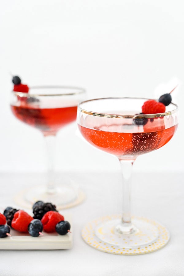 Sparkling Elderflower Fizz Cocktail | foodiecrush.com #recipe #cocktails #drinks #vodka