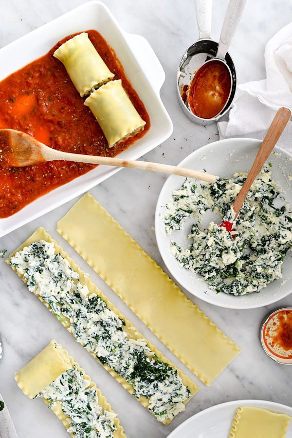 Spinach Lasagna Roll-Ups is a fast, easy vegetarian pasta dinner | foodiecrush.com