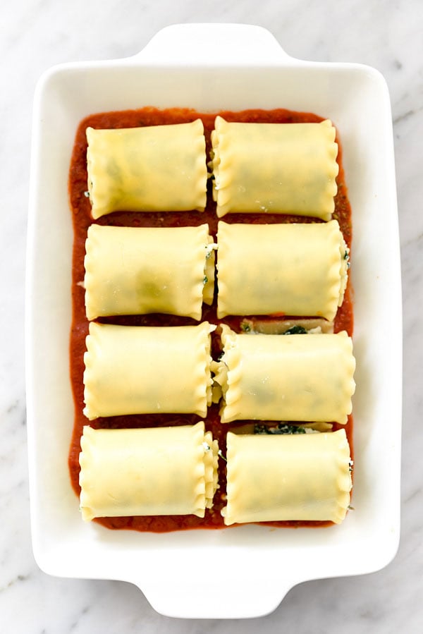 Spinach Lasagna Roll-Ups is a fast, easy vegetarian pasta dinner | foodiecrush.com