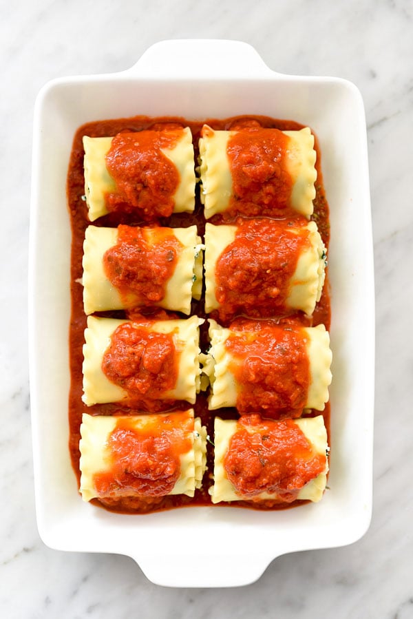 Spinach Lasagna Roll-Ups is a fast, easy vegetarian pasta dinner | foodiecrush.com