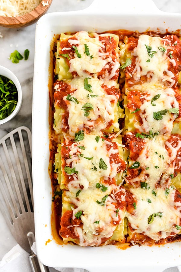 Spinach Lasagna Roll-Ups is a fast, easy vegetarian pasta dinner | foodiecrush.com