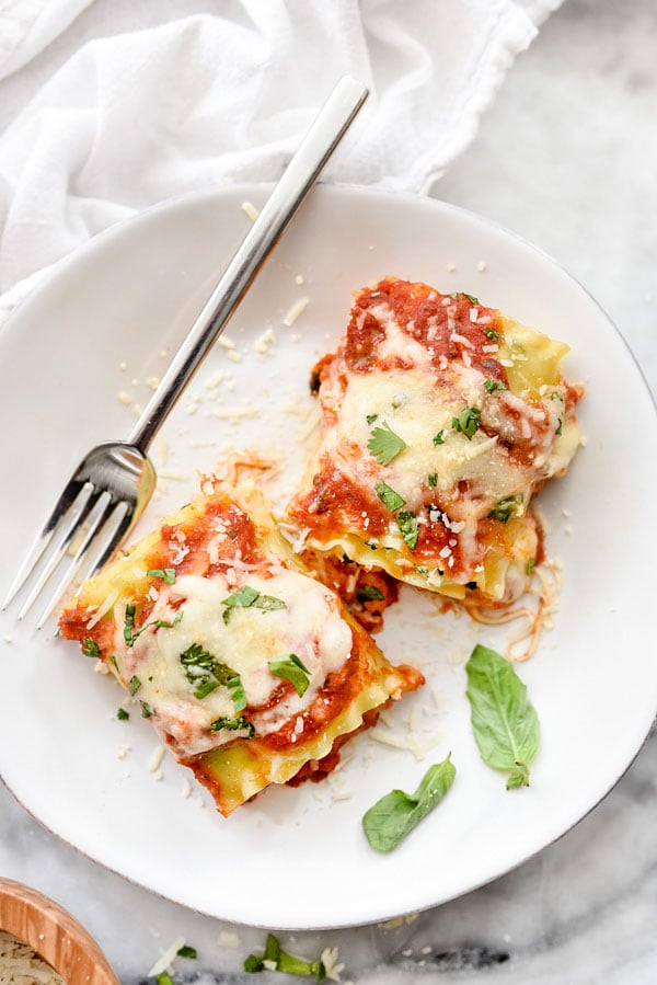 Spinach Lasagna Roll-Ups is a fast, easy vegetarian pasta dinner | foodiecrush.com