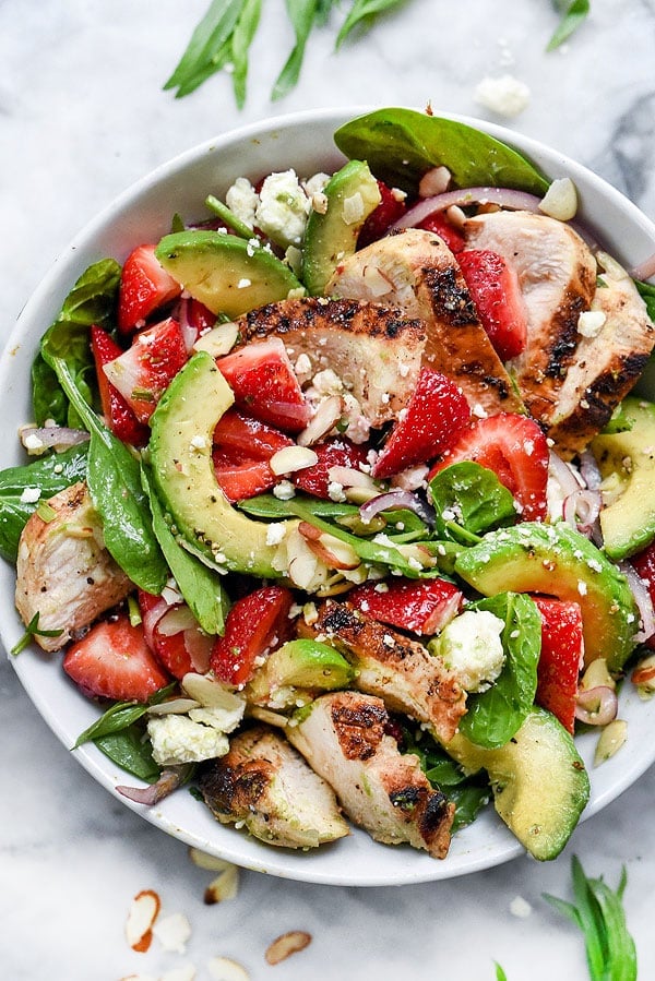 strawberry avocado spinach salad with chicken