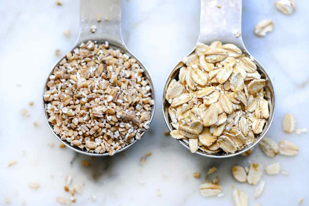 measuring cups filled with steel cut oats and rolled oats