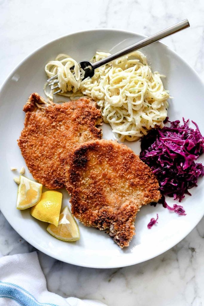 Grandma’s Easy German Schnitzel 1 Easy German Schnitzel | everydaydeliciouskitchen.com #schnitzel #german #pork #porkchops