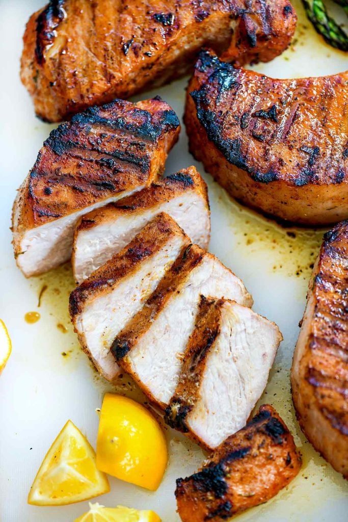 How to Make Grilled Pork Chops | foodiecrush.com #porkchops #recipes #grilled