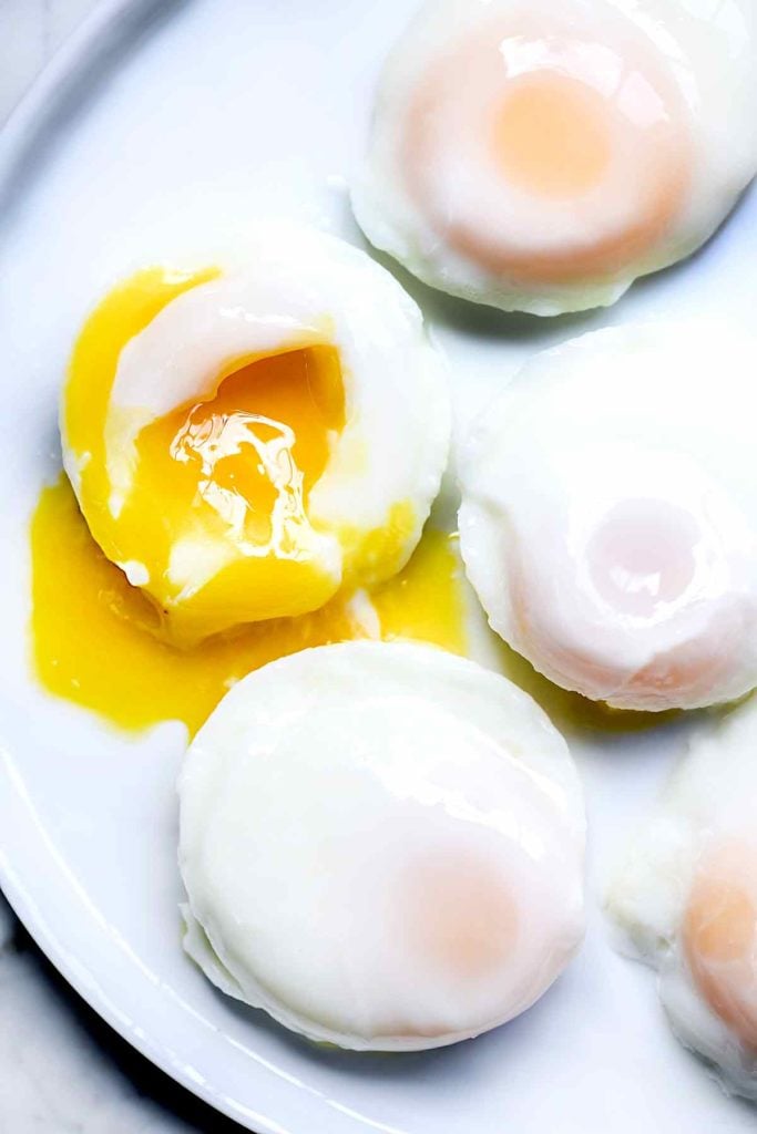 How to Make Poached Eggs in the Microwave | foodiecrush.com #easy #recipes #poached #eggs #microwave #howtomake