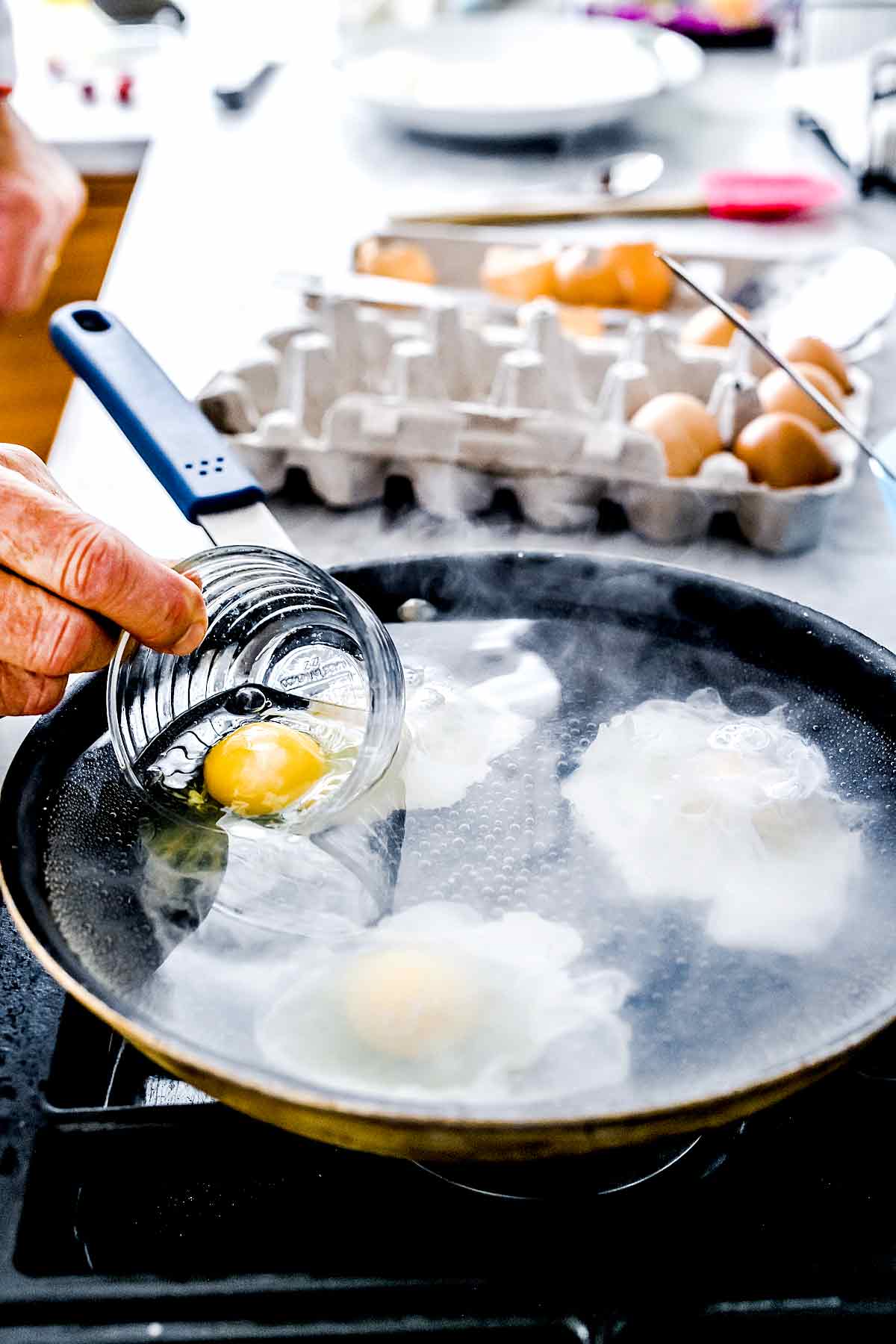 https://www.foodiecrush.com/poached-eggs/how-to-poach-eggs-foodiecrush-com-009/