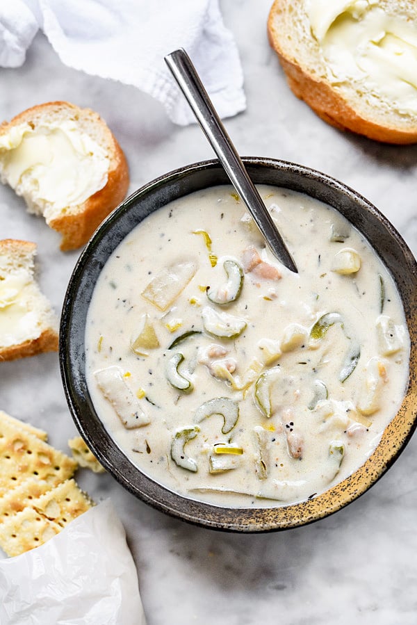 bowl of easy clam chowder with hunks of bread and saltine crackers 