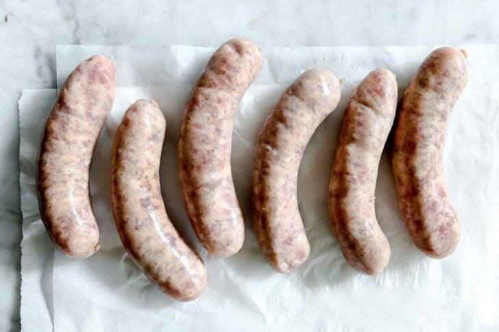 https://www.foodiecrush.com/wp-content/uploads/2012/10/Bratwurst-foodiecrush.com-002-e1697400426636-728x485.jpg