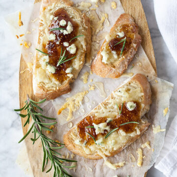 Fig and Cheese Crostini || FoodieCrush.com