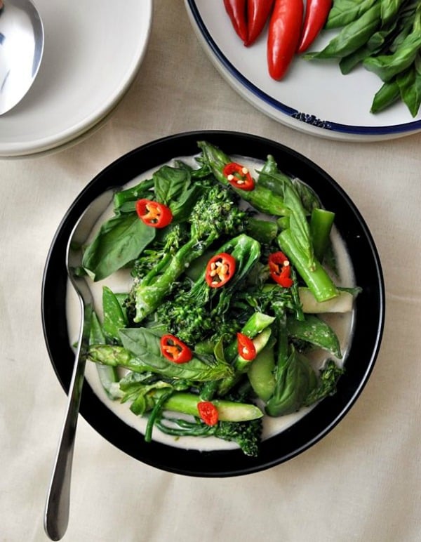 Thai Green Curry with Sugar Snaps, Asparagus & Broccolini II Fuss Free Cooking