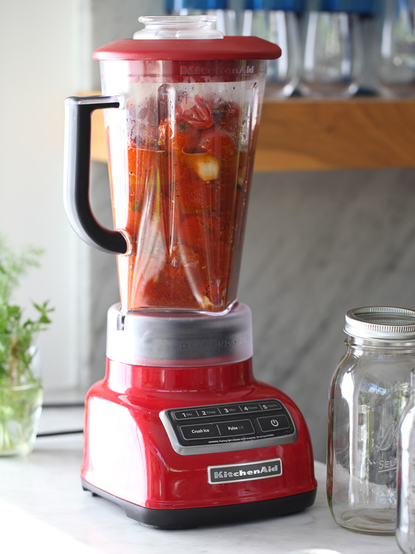 blending up simple tomato sauce
