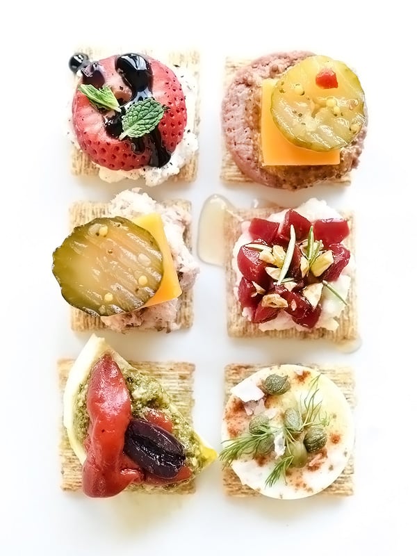 6 gustări ușoare în 5 ingrediente sau mai puțin | foodiecrush.com # snacks # easy # Triscuits