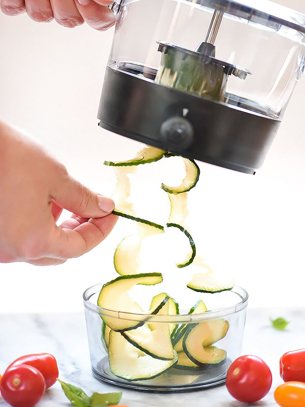 Inspiralized Caprese Zucchini Salad | foodeicrush.com