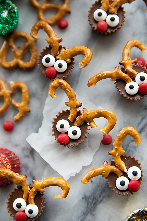 5-Ingredient Mini Reindeer Treats from Chelsea's Messy Apron on foodiecrush.com