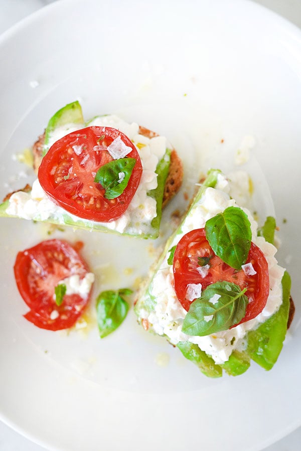 Caprese Avocado Toast | intellectwrite.com