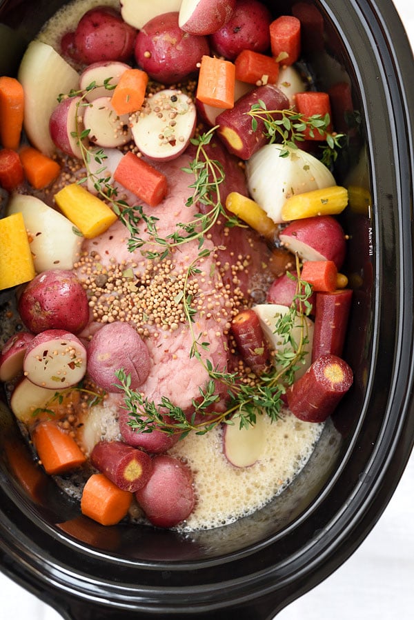 Fogão lento + Panela instantânea Carne enlatada e repolho | foodiecrush.com #crockpot #recipe #slowcooker #easy #instantpot