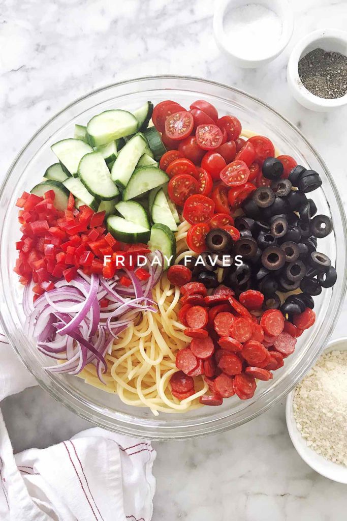 Easy Italian Spaghetti Pasta Salad on Friday Faves | foodiecrush.com 