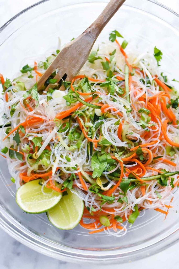Salade de nouilles vietnamiennes fraîches et faciles |  foodiecrush.com