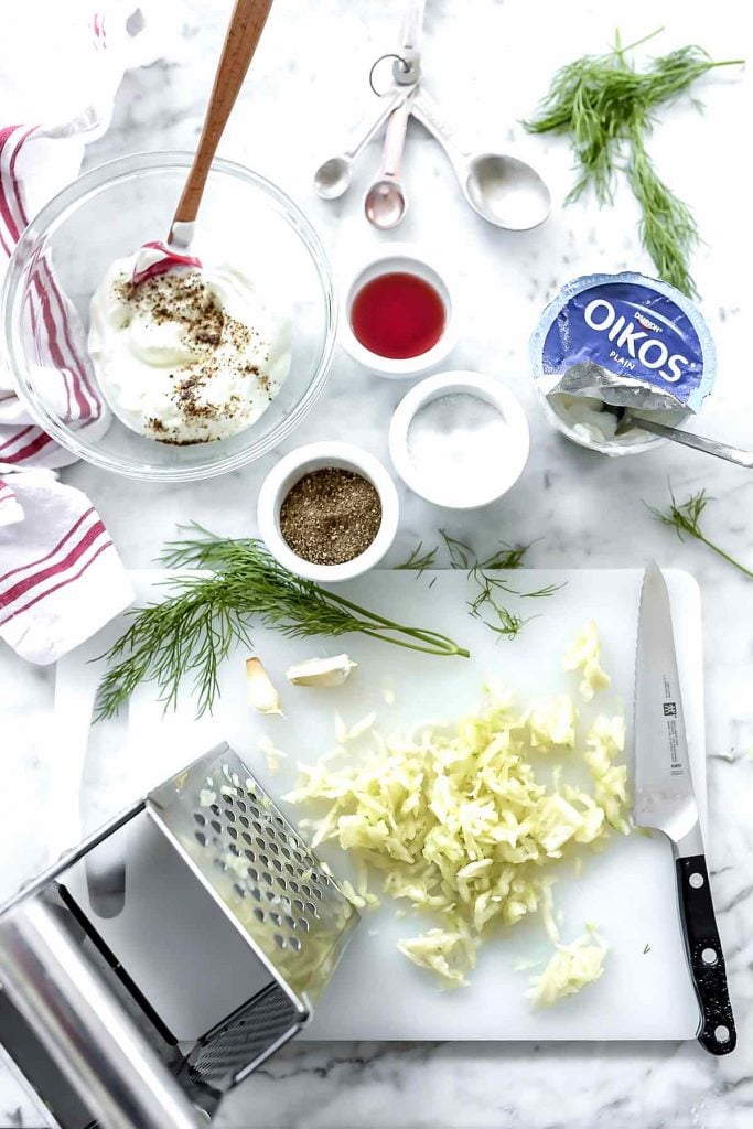 Griekse yoghurt Tzatziki saus Dip ingrediënten | foodiecrush.com