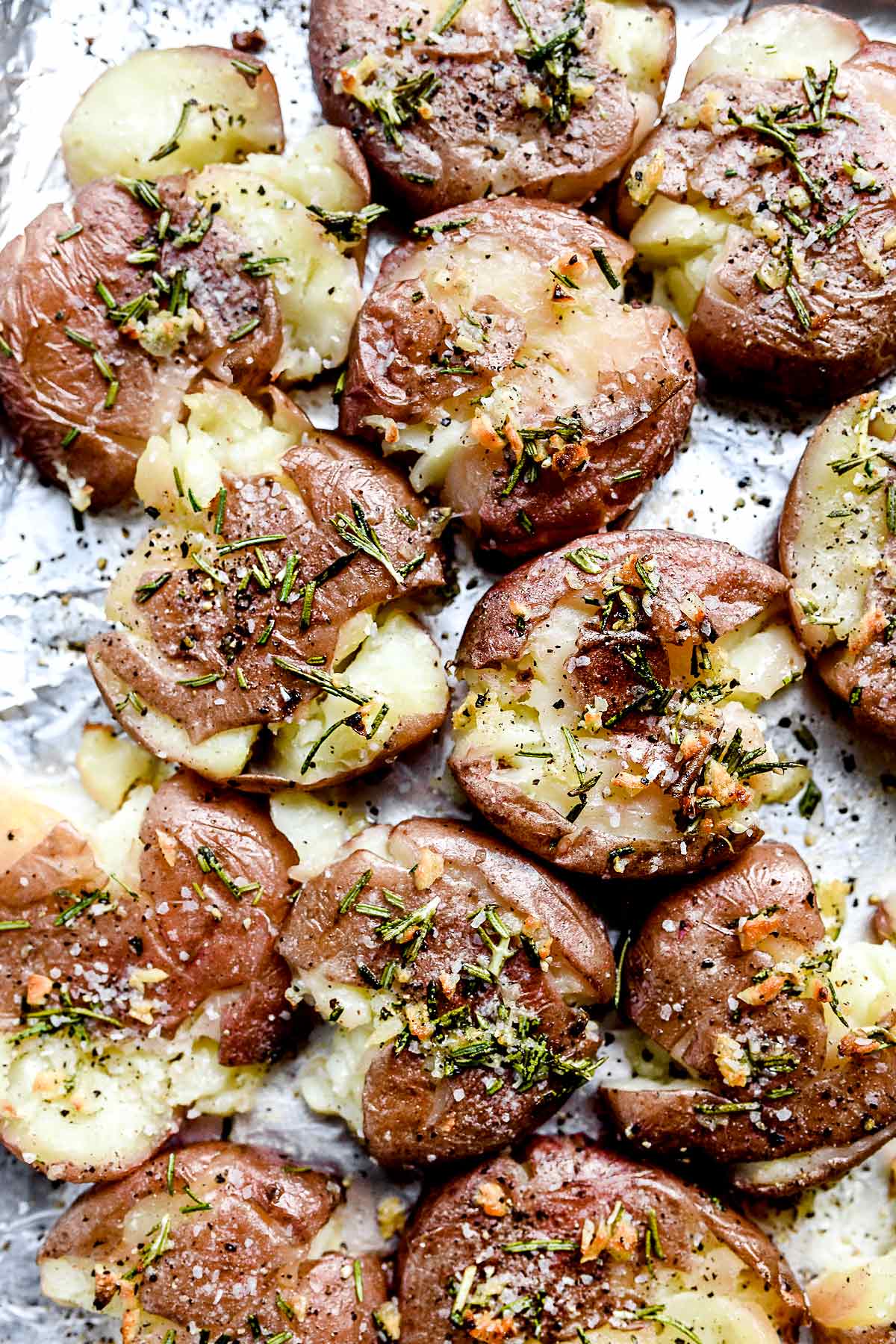 https://www.foodiecrush.com/wp-content/uploads/2018/09/Rosemary-Garlic-Smashed-Potatoes-foodiecrush.com-010.jpg