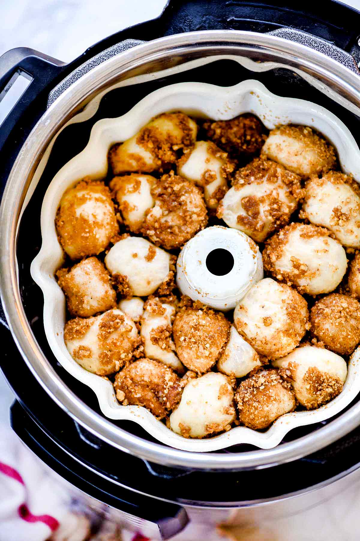 This all-natural cleaner will deodorize and sanitize your pressure cooker  so your monkey bread doesn't take like chili. Learn how to…