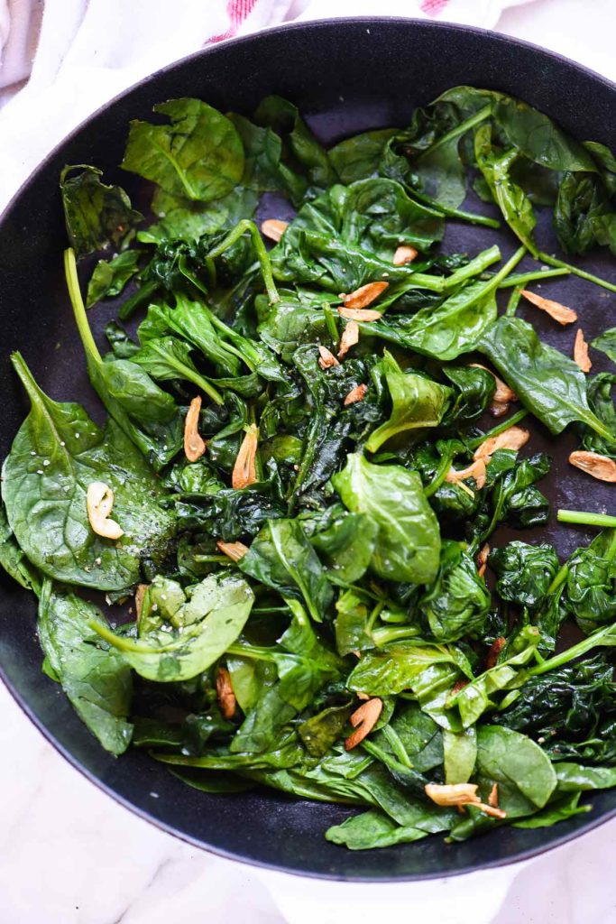 Epinards sautés à l'ail foodiecrush.com #recipes #sidedish #saute #spinach #garlic #healthy