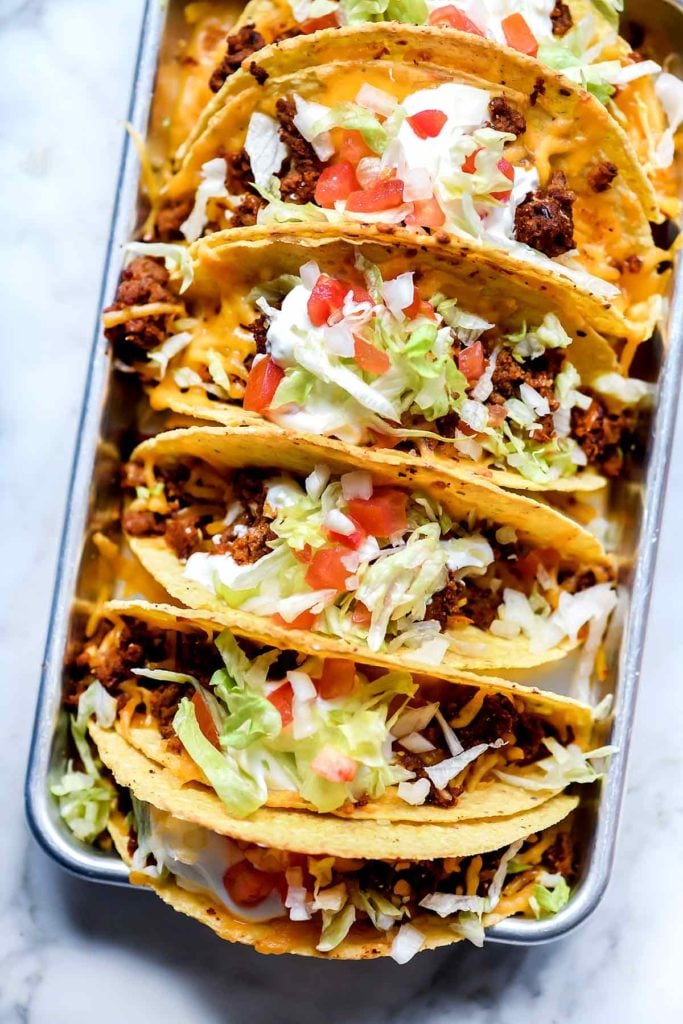 Assim como a receita Taco Bell Tacos | foodiecrush.com #tacos #tacobell #beef #recipes