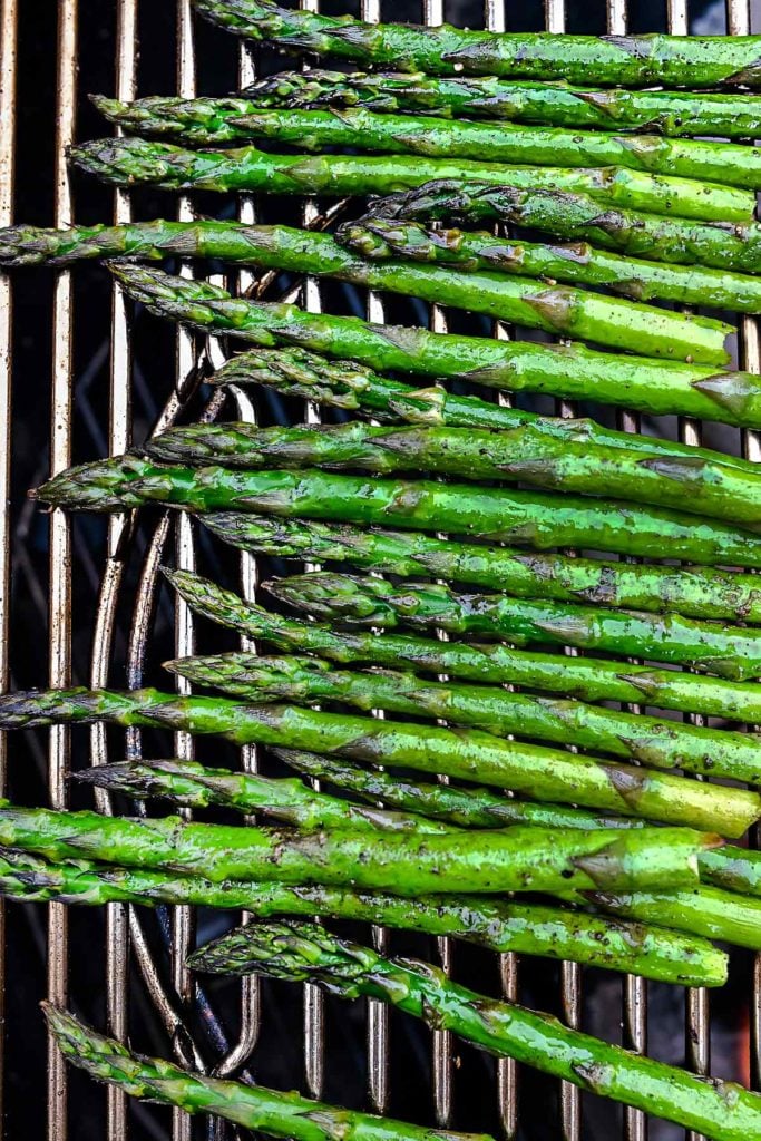 Grilled Asparagus Recipe | foodiecrush.com #asparagus #grilled #grilling #healthy #recipes