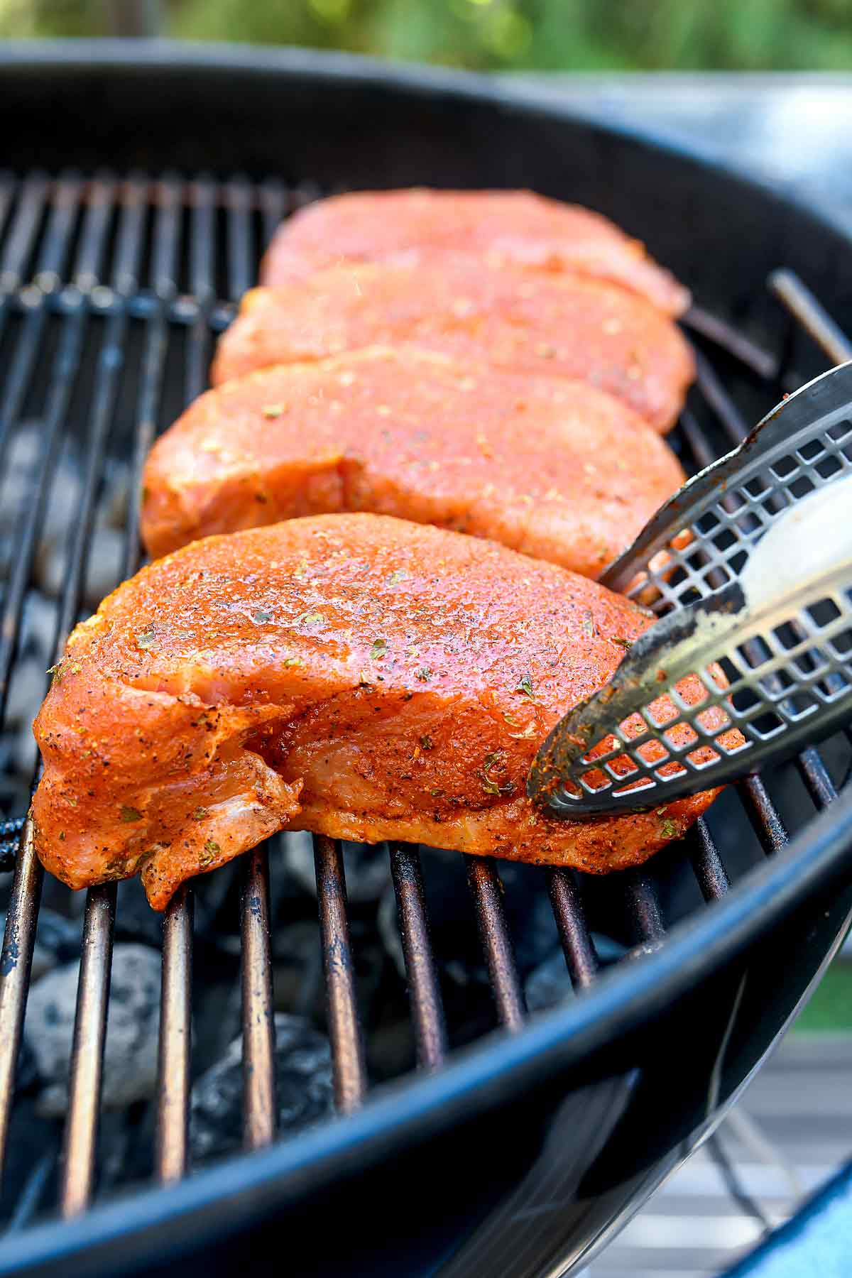Cooking pork chops clearance on gas grill