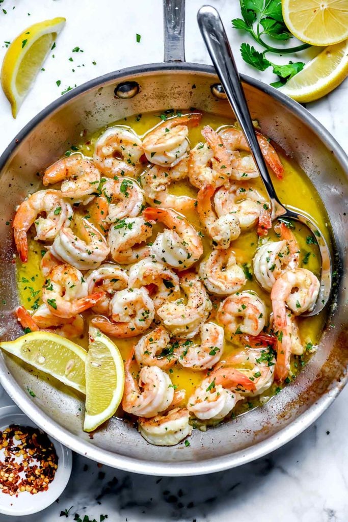 Como Fazer o Melhor Camarão Scampi | foodiecrush.com #shrimp #scampi #recipe #healthy