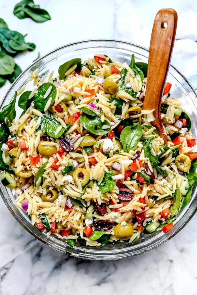 Delicious Mediterranean Orzo Salad 7 Mediterranean Orzo Salad everydaydeliciouskitchen.com #salad #orzo #olives #mediterannean #pasta #pastasalad #healthy #recipes