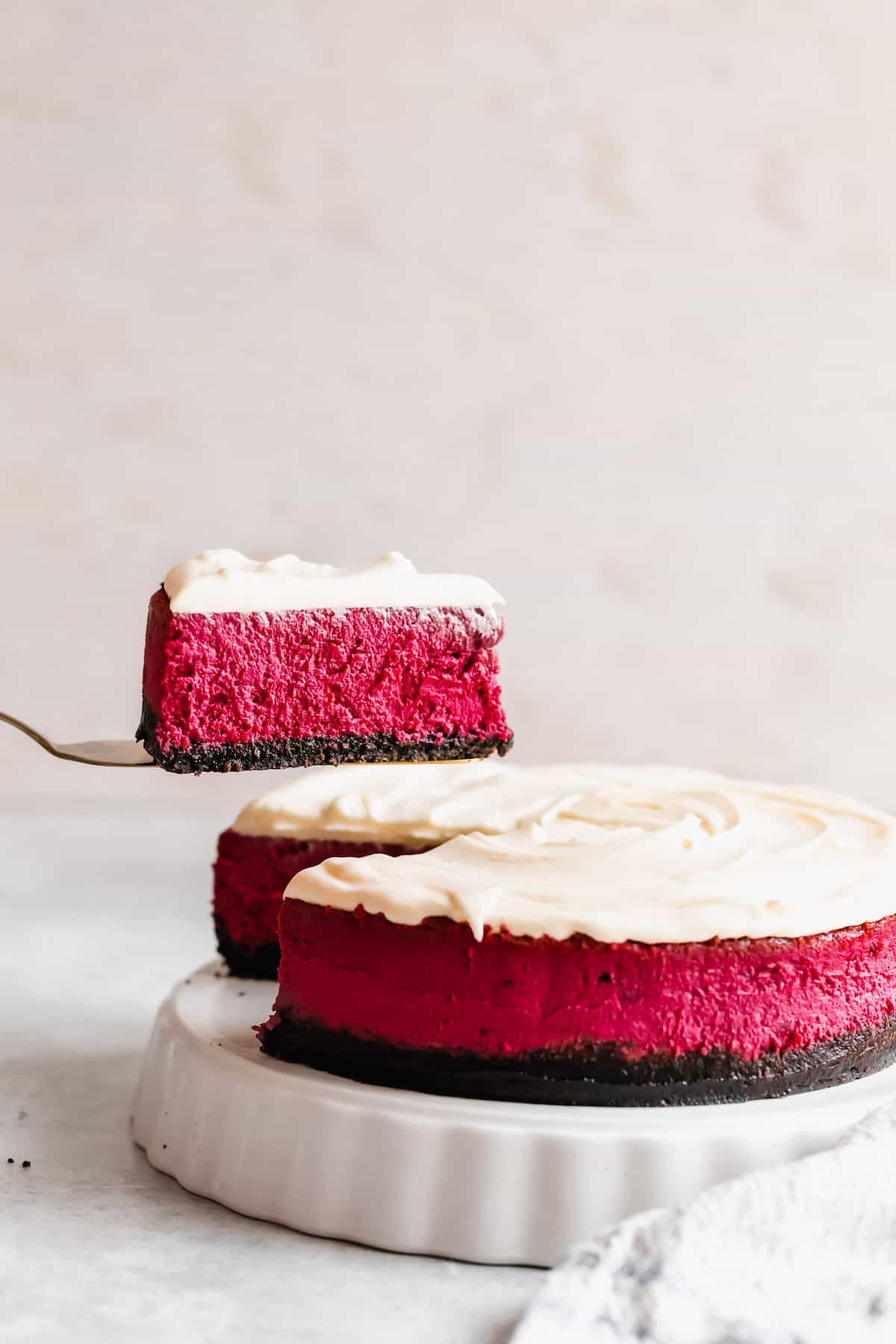 Red Velvet Cheesecake with Oreo Crust from easyweeknightrecipes.com on foodiecrush.com