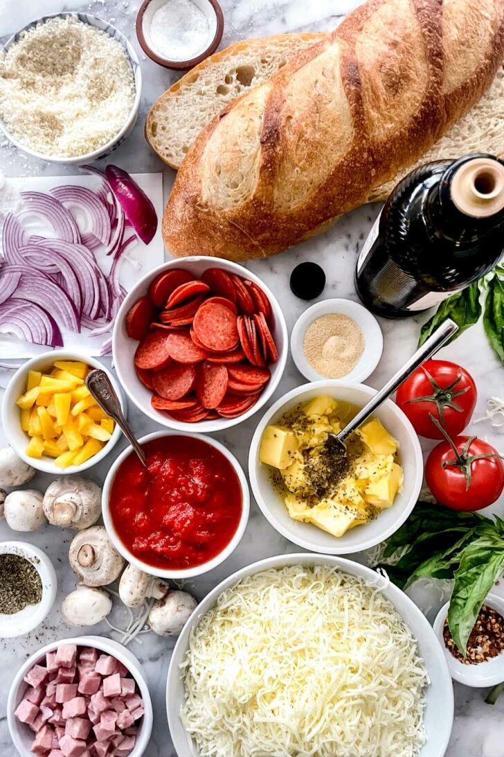 How to make French Bread Pizza French Bread Pizza ingredients everydaydeliciouskitchen.com
