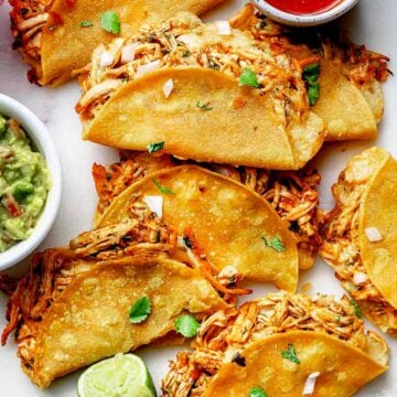 Crispy chicken tacos with salsa and guacamole